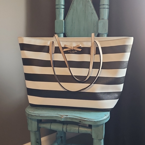 Kate Spade tote - Picture 1 of 4
